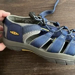 Keen Newport H2 Hiking Sandals Blue Men\'s Size US 6 Closed Toe Keen | Shoes | Keen Newport H2 Hiking Sandals Blue Mens Size  main image 3